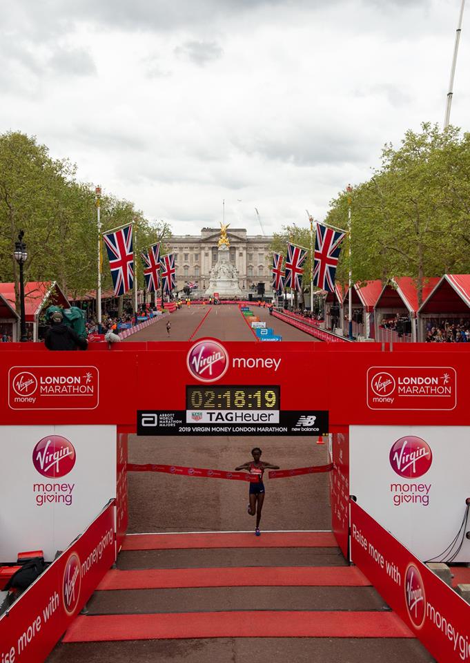 Khoảnh khắc về đích và kết quả chung cuộc London Marathon 2019 Khoảnh khắc về đích và kết quả chung cuộc London Marathon 2019